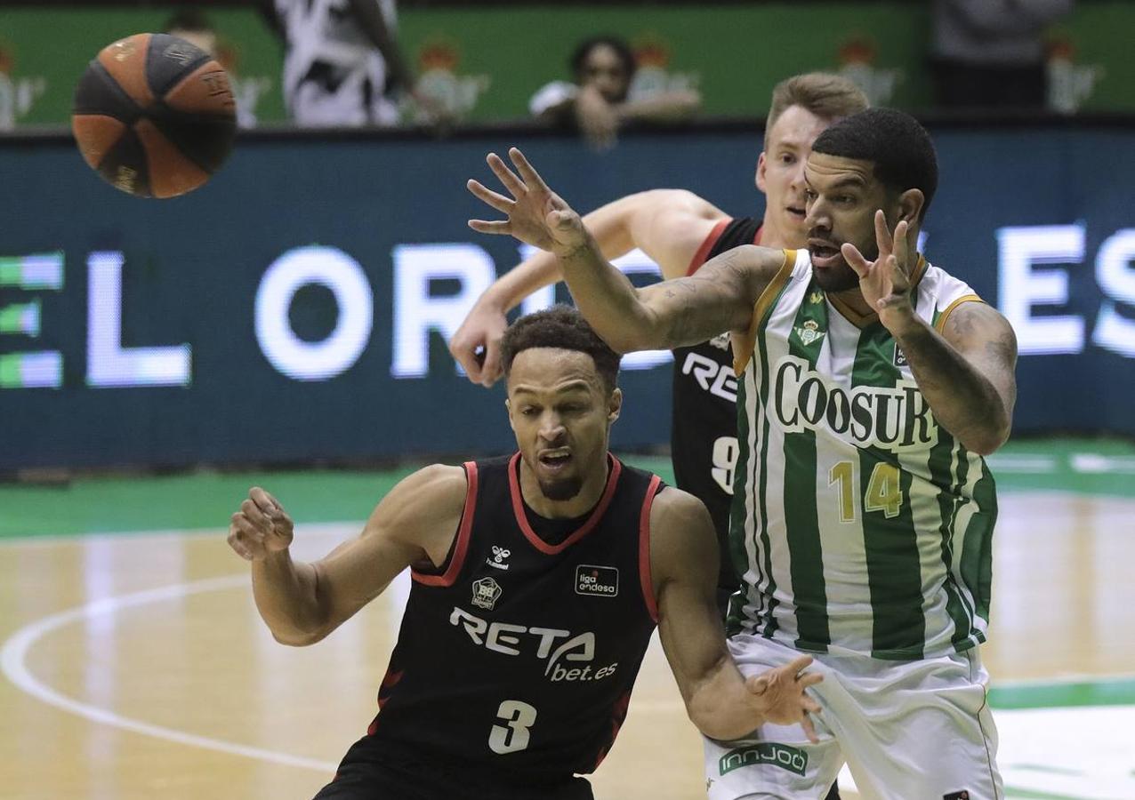 Las mejores imágenes del partido entre el Coosur Real Betis y el Bilbao Basket