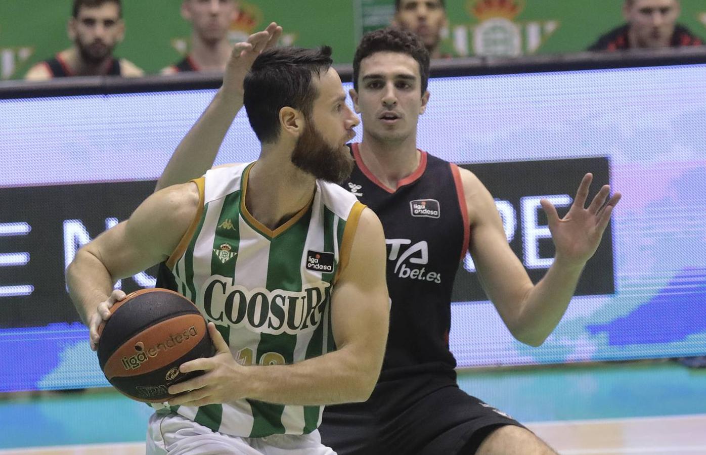 Las mejores imágenes del partido entre el Coosur Real Betis y el Bilbao Basket