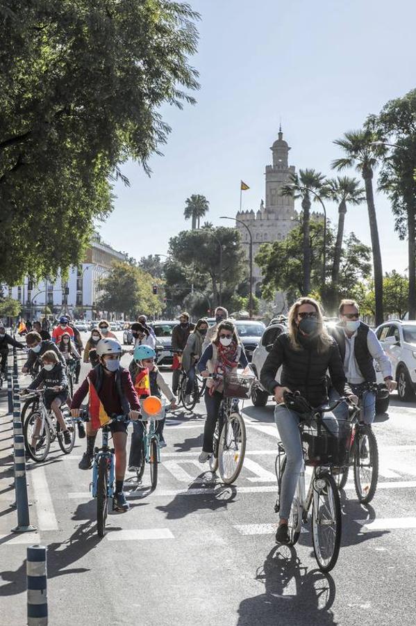 La protesta de la educación concertada de Sevilla por la Ley Celáa, en imágenes