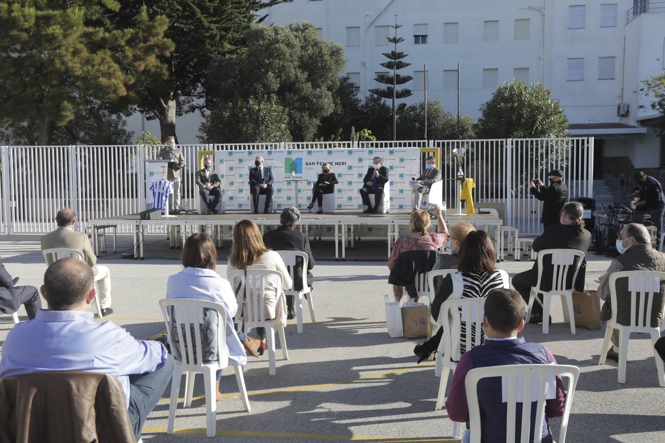 Las imágenes del homenaje al Padre Luis Castro