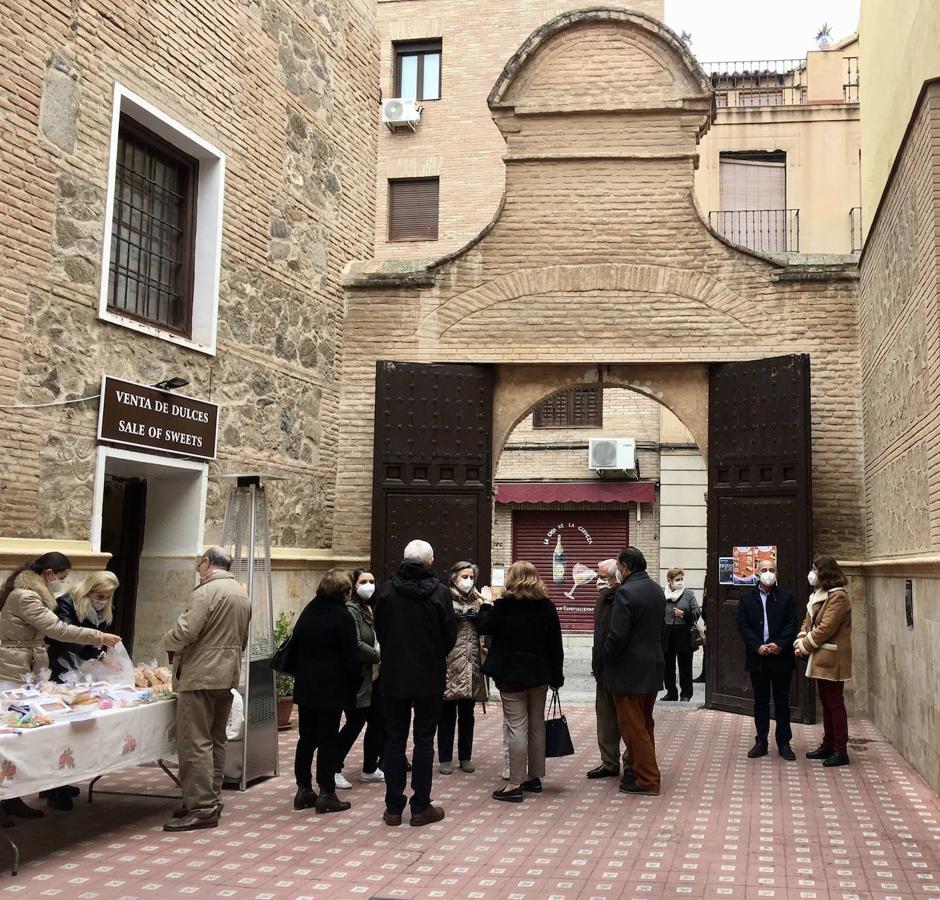 La visita solidaria al convento de San Antonio, en imágenes