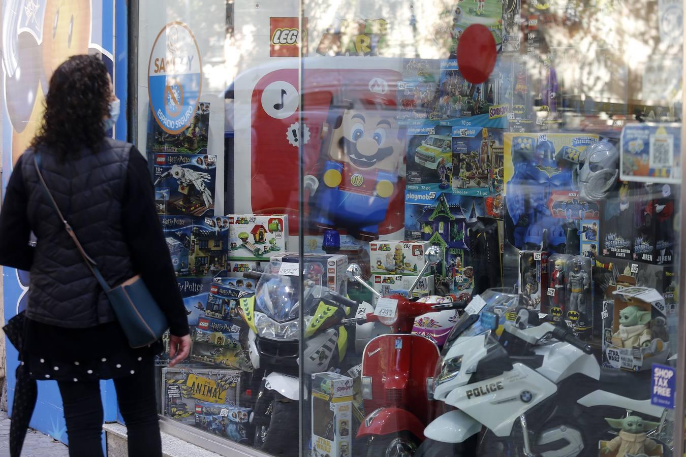 En imágenes: las jugueterías de Sevilla, abiertas hasta las 20.00
