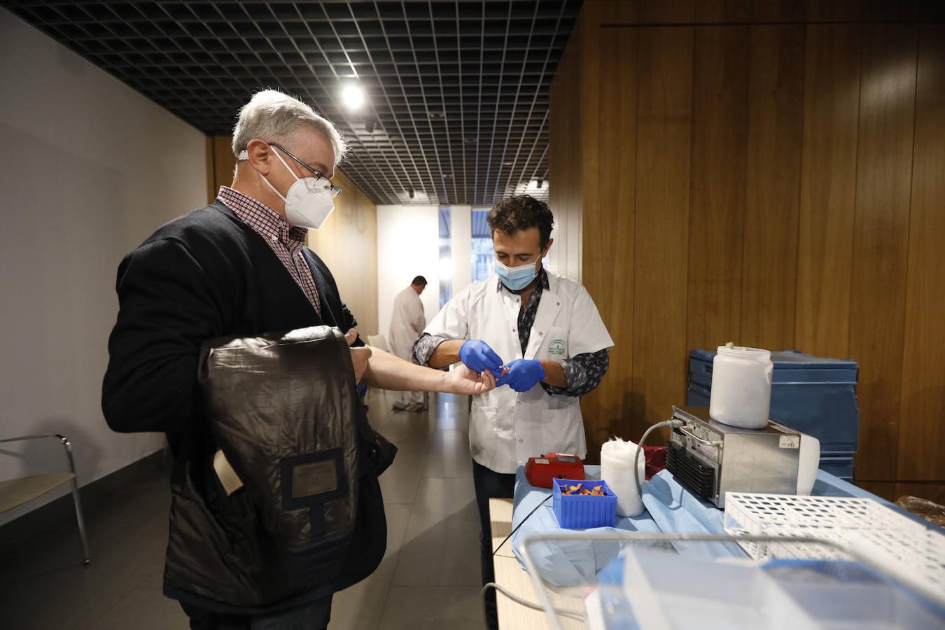 La donación de sangre en la Fundación Cajasol en Córdoba, en imágenes