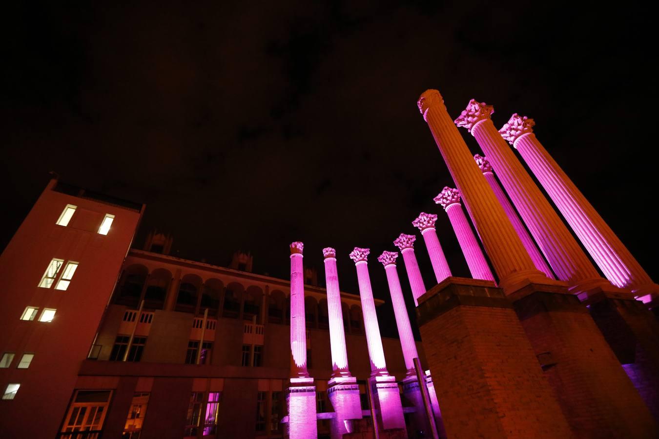 El Templo Romano de Córdoba se enciende contra la violencia machista