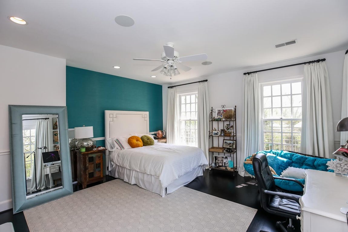 La mansión que conquistó a Joe Biden. Además, encontramos otros 5 dormitorios con sus respectivos baños así como otros 3 aseos.