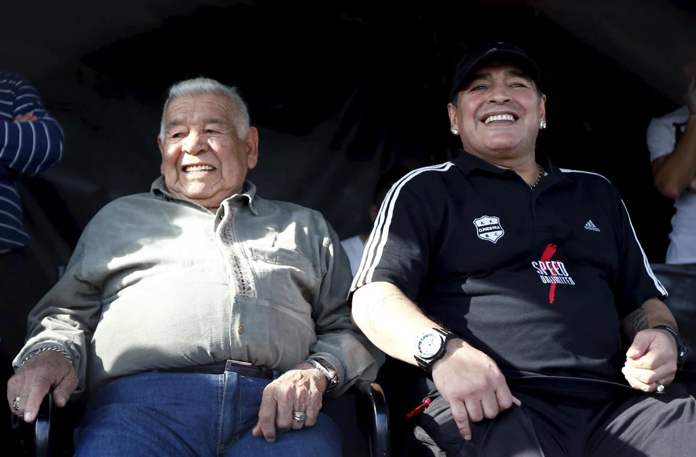 Junto a su padre, Diego Maradona. 