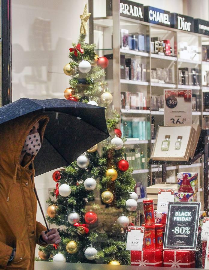 En imágenes, la Navidad llega a las tiendas de Sevilla