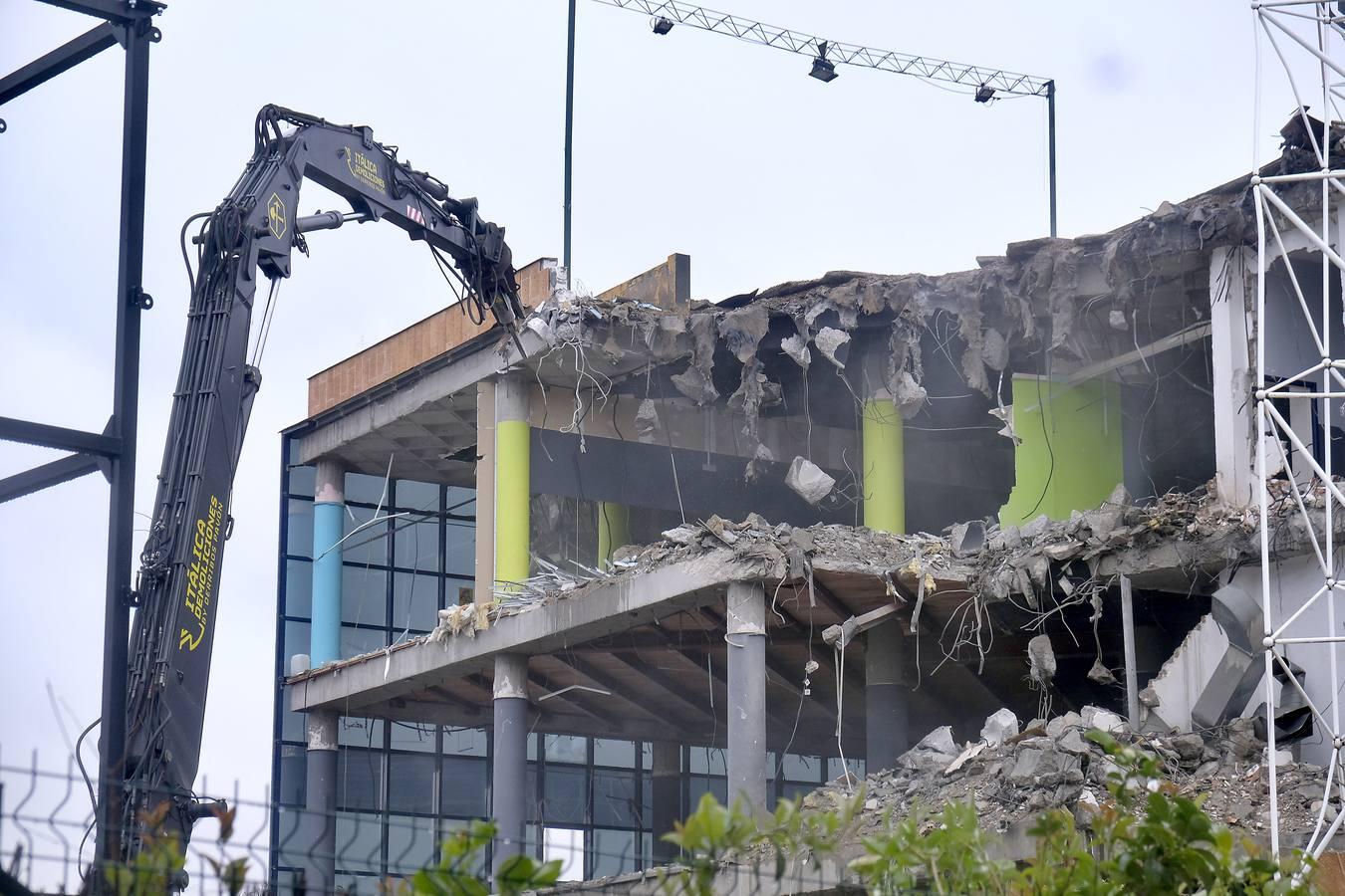 Derribo del antiguo pabellón de la ONU, en imágenes