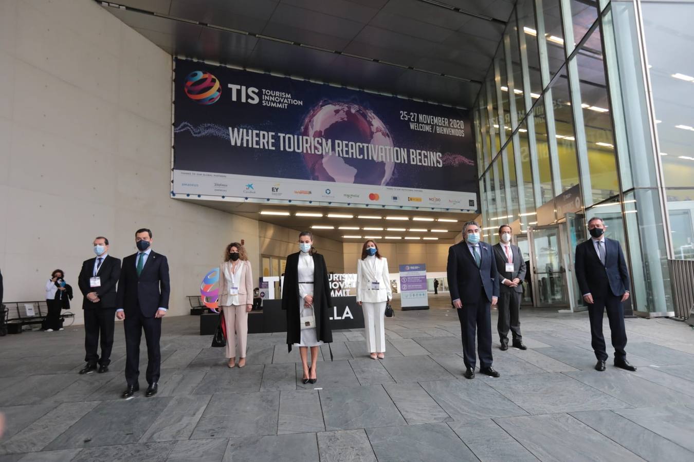 La llegada de la Reina Letizia a la inauguración del congreso de turismo en Sevilla