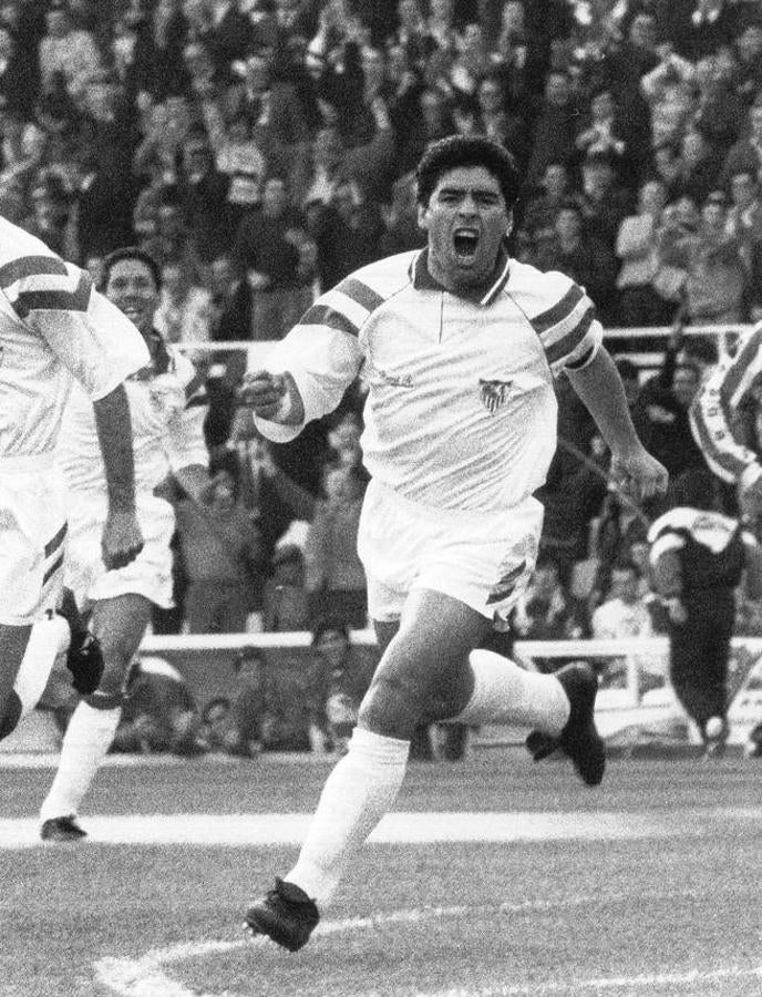 Paso de Maradona por el Sevilla F.C., en imágenes (I)