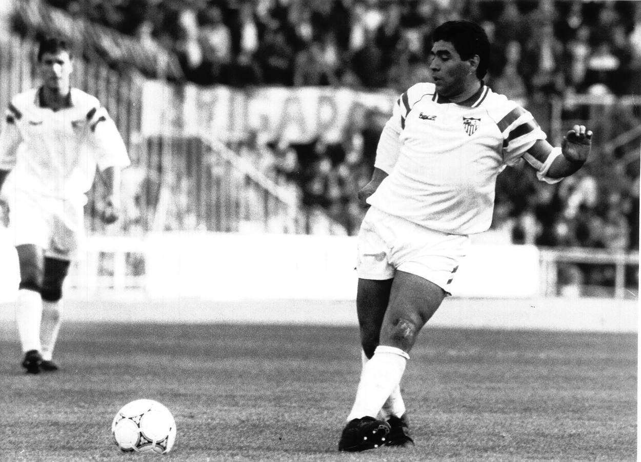 Paso de Maradona por el Sevilla F.C., en imágenes (I)