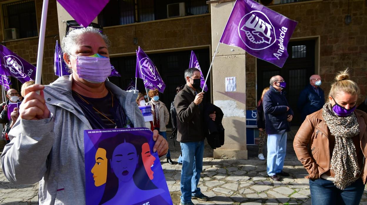 Fotogalería: Actos conmemorativos por el 25-N en Cádiz