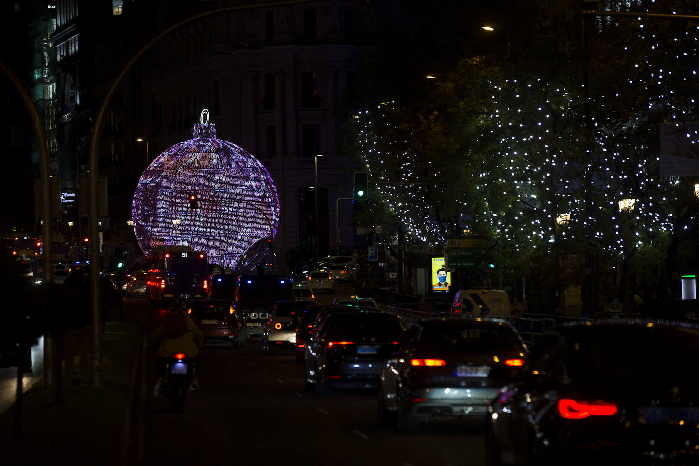 La gran bola luminosa de «video mapping» en la confluencia de las calles Alcalá y Gran Vía, para la que se ha desarrollado un nuevo espectáculo visual. 