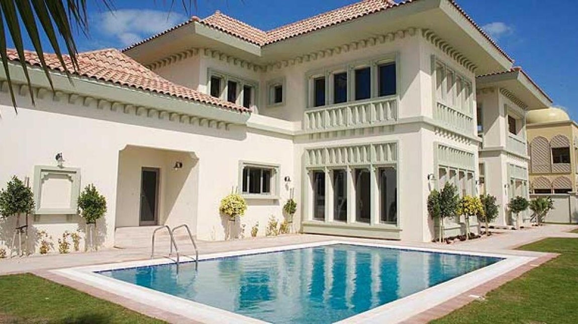 Mansiones a tutiplén. En Argentina residía en una mansión en Nordelta, uno de los barrios más exclusivos de Buenos Aires y también poseía otras dos en Puerto Madero y Bella Vista. Durante su estancia en Dubái se alojó en esta fastuosa mansión donde no faltaban los amplios jardines, piscina, Spa y un gimnasio completamente equipado.