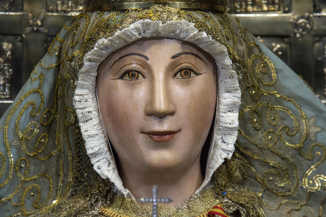 La Virgen de los Reyes, ataviada para la Inmaculada