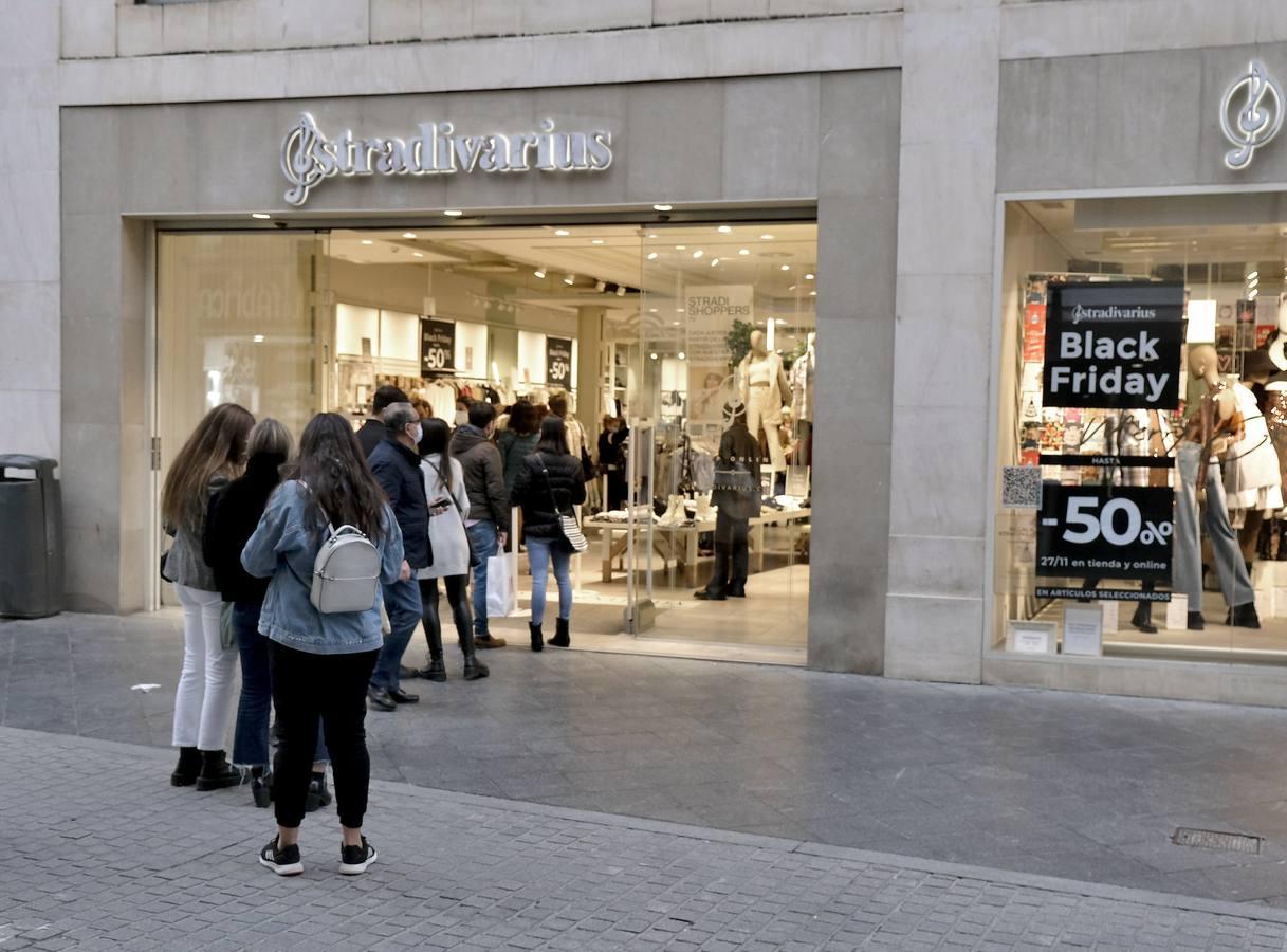 Un Black Friday marcado por el coronavirus en Sevilla