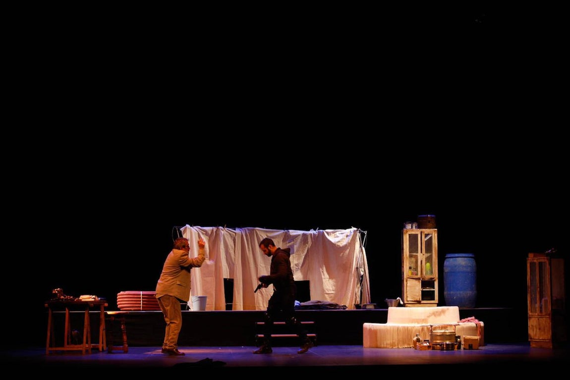 La obra «Túnel 56», en el Teatro Góngora de Córdoba, en imágenes