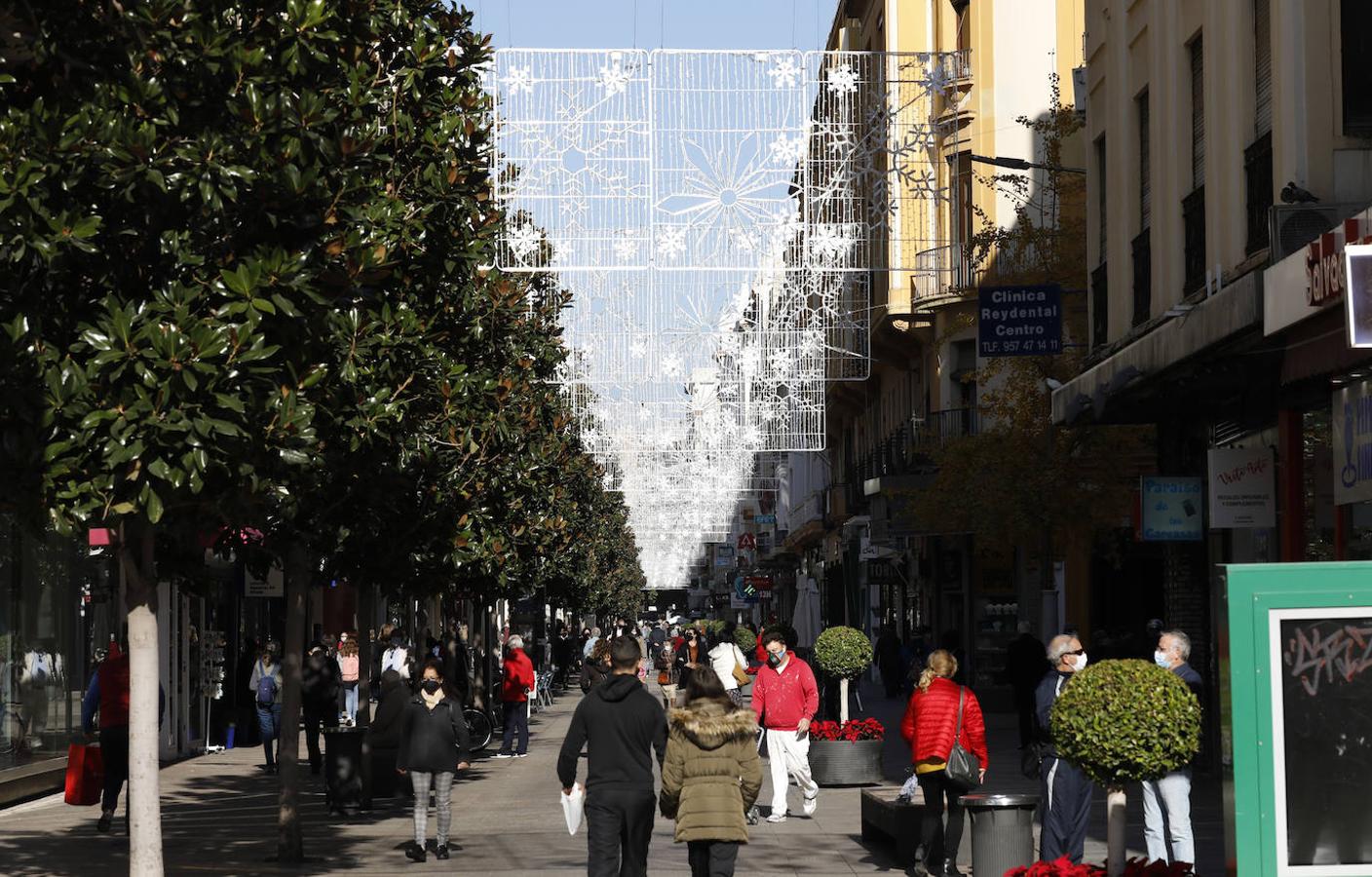 Las luces navideñas de Córdoba pueblan las calles más comerciales