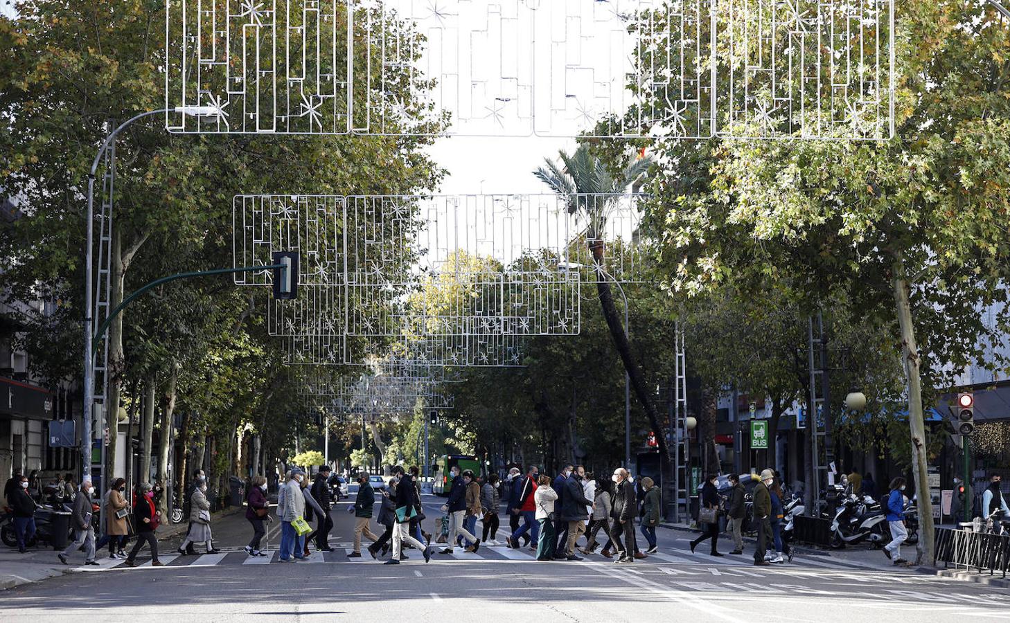 Las luces navideñas de Córdoba pueblan las calles más comerciales