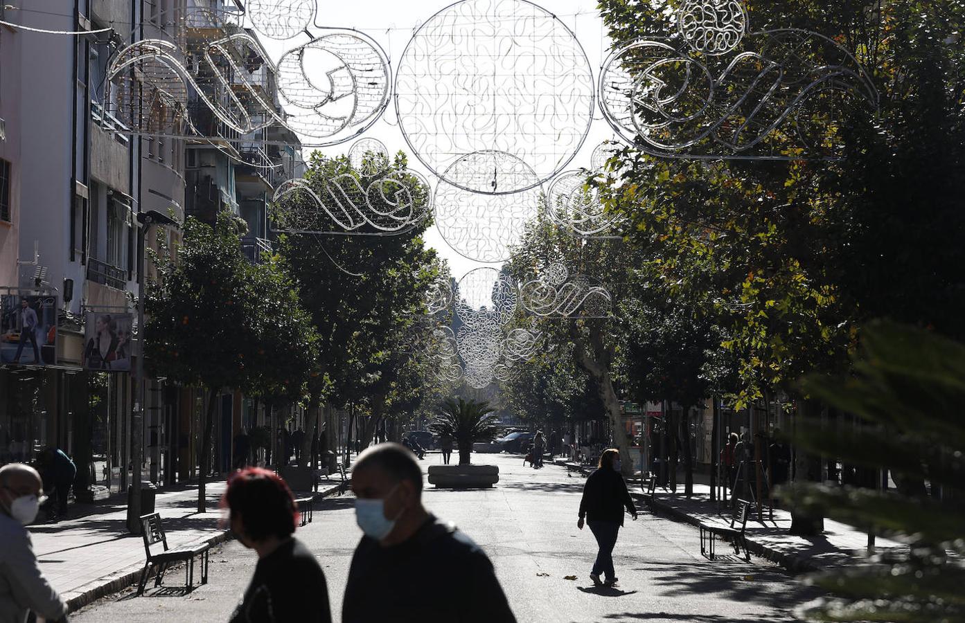 Las luces navideñas de Córdoba pueblan las calles más comerciales