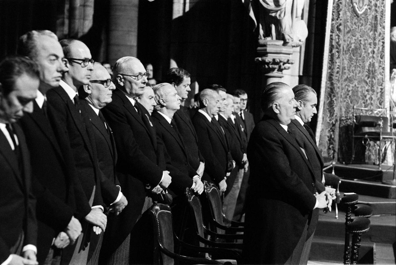 Giscard, entre otros líderes, en el funeral de Charles de Gaulle. 