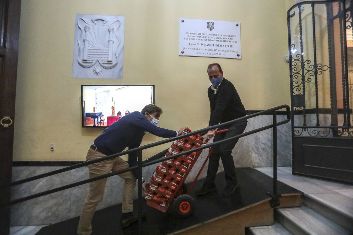 Recogida de alimentos en el Ateneo de Sevilla