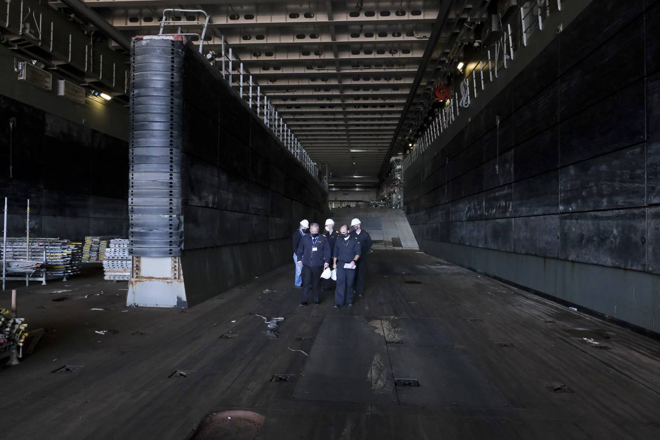 FOTOS: El portaeronaves ‘Juan Carlos I’ se somete a una profunda revisión en el astillero de Puerto Real