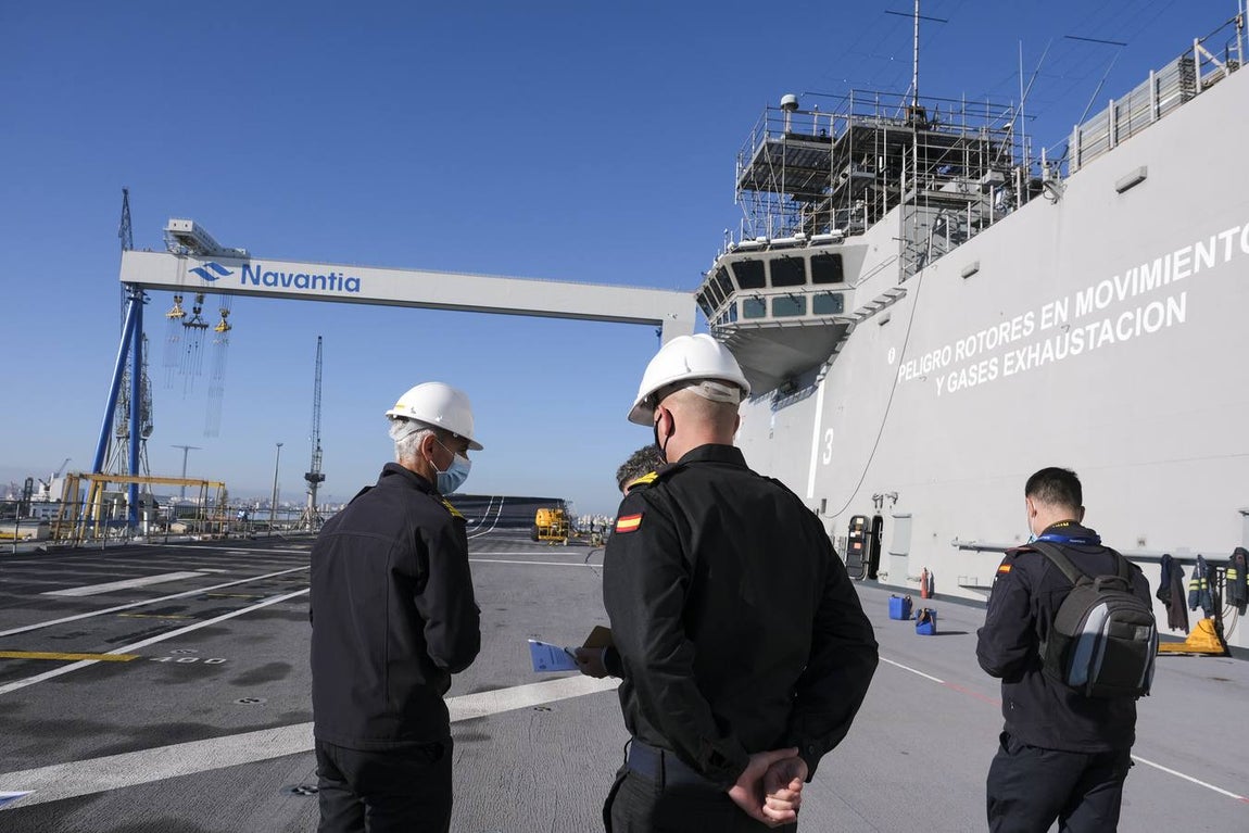 FOTOS: El portaeronaves ‘Juan Carlos I’ se somete a una profunda revisión en el astillero de Puerto Real
