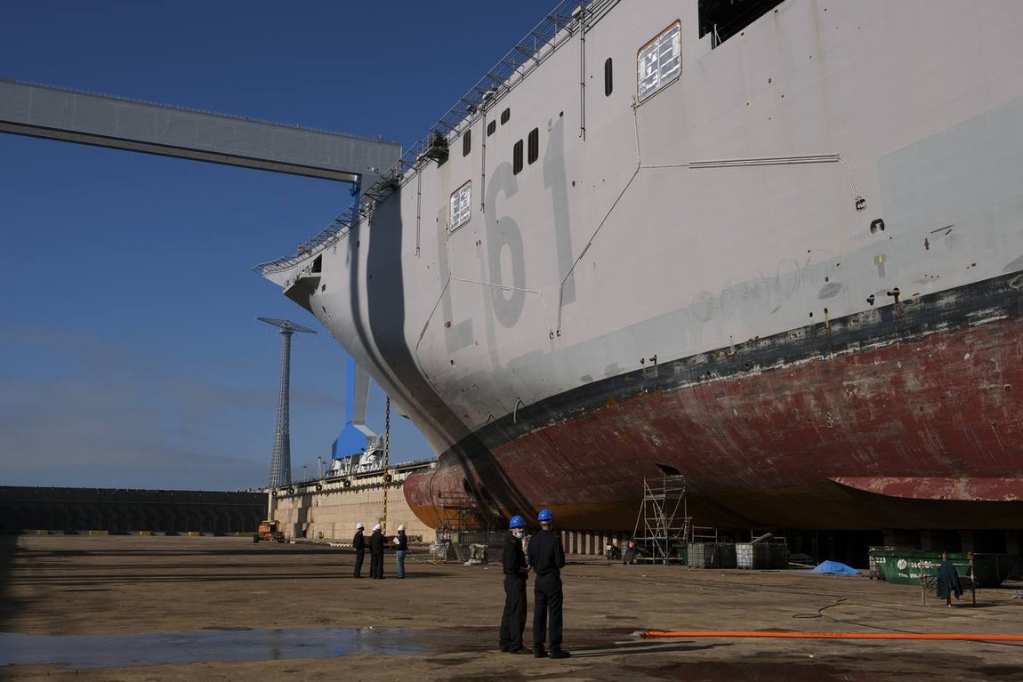 FOTOS: El portaeronaves ‘Juan Carlos I’ se somete a una profunda revisión en el astillero de Puerto Real
