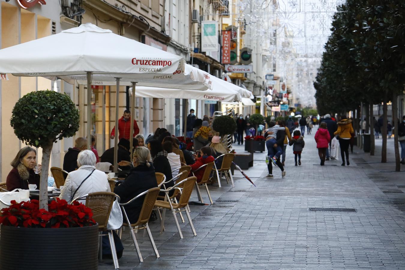 El gélido ambiente navideño en el Centro de Córdoba, en imágenes