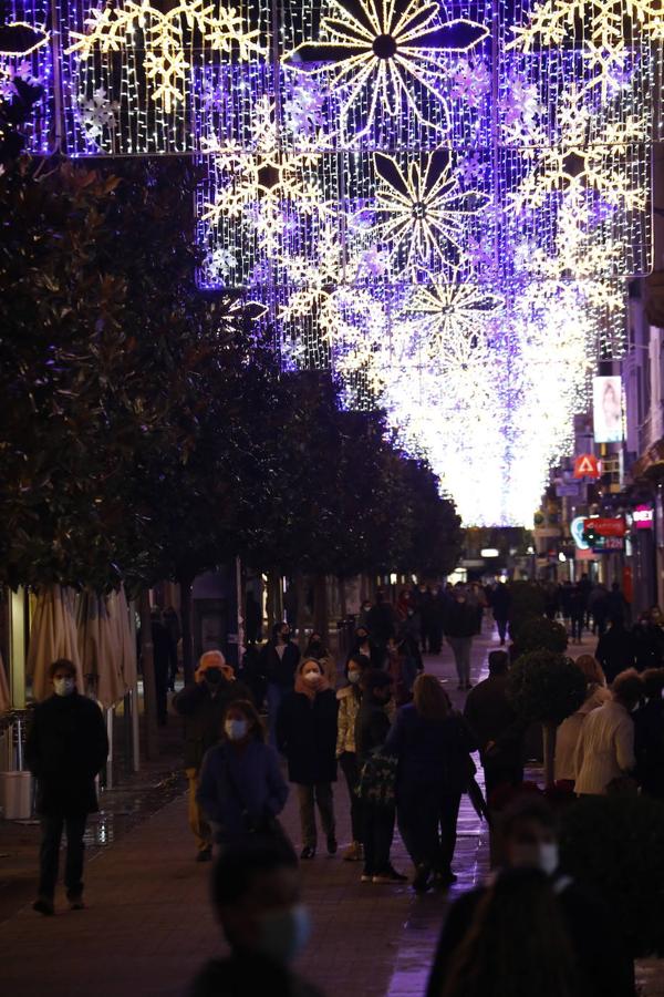 El gélido ambiente navideño en el Centro de Córdoba, en imágenes