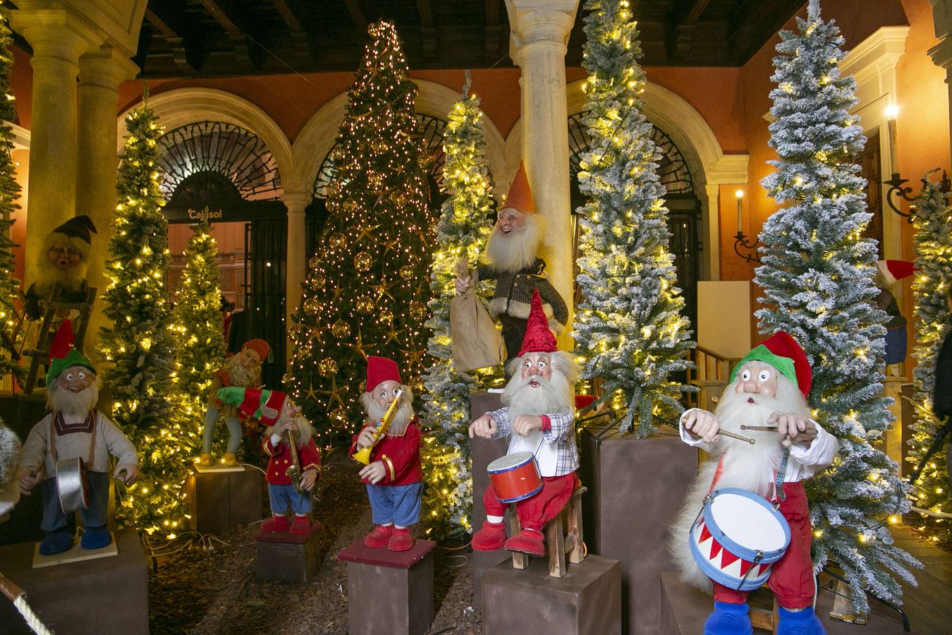 Fotogalería: Cajasol arranca con su Belén los «Gozos de Diciembre»