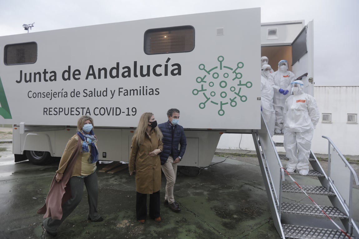 Fotos: Así es el nuevo camión que realiza los cribados masivos en la provincia de Cádiz