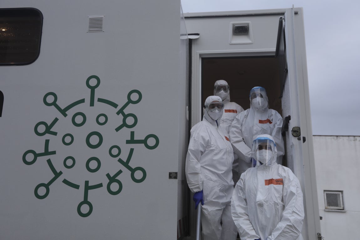 Fotos: Así es el nuevo camión que realiza los cribados masivos en la provincia de Cádiz