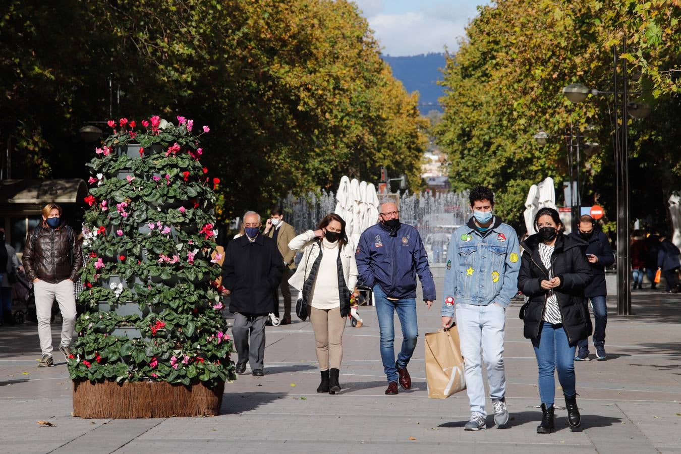 El ambiente en el Centro de Córdoba el sábado del puente, en imágenes