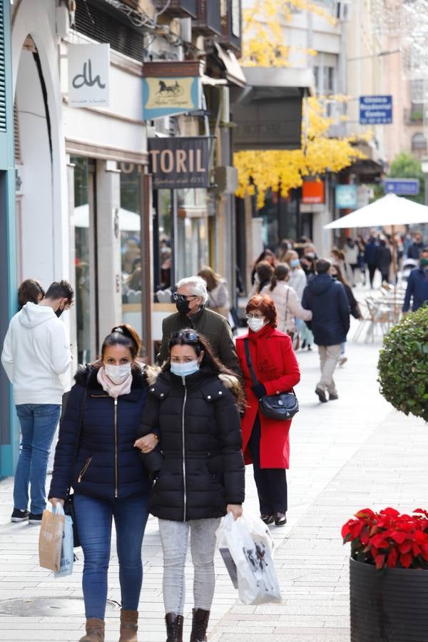 El ambiente en el Centro de Córdoba el sábado del puente, en imágenes