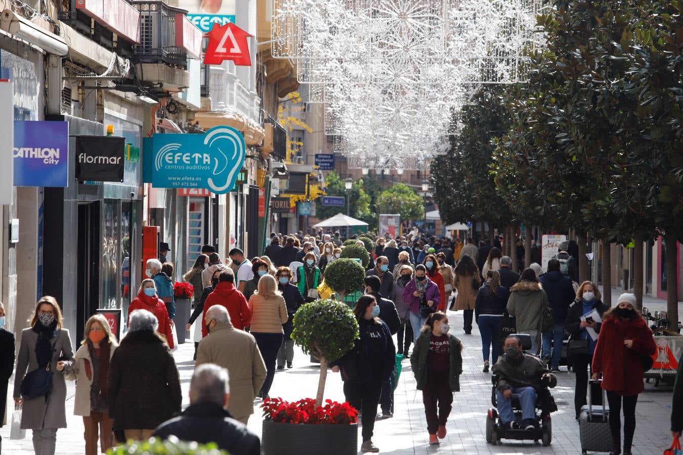 El ambiente en el Centro de Córdoba el sábado del puente, en imágenes