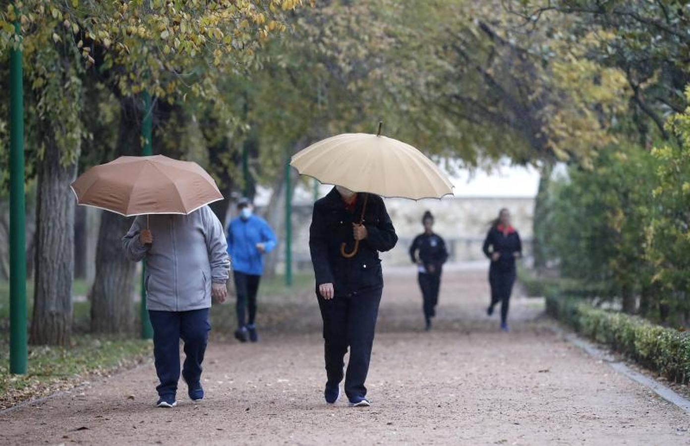 Los corredores que desafían al frío de Córdoba, en imágenes