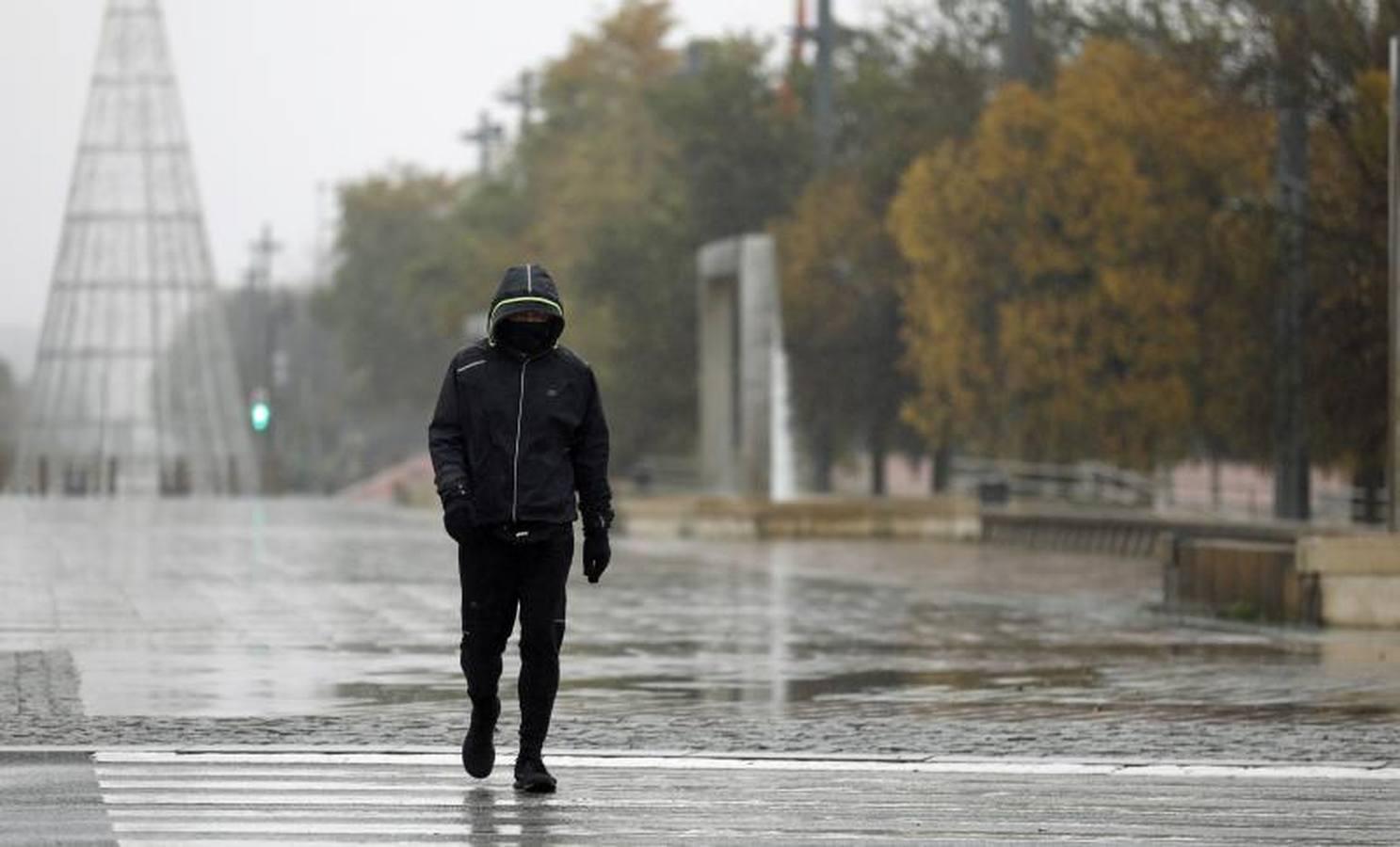 Los corredores que desafían al frío de Córdoba, en imágenes