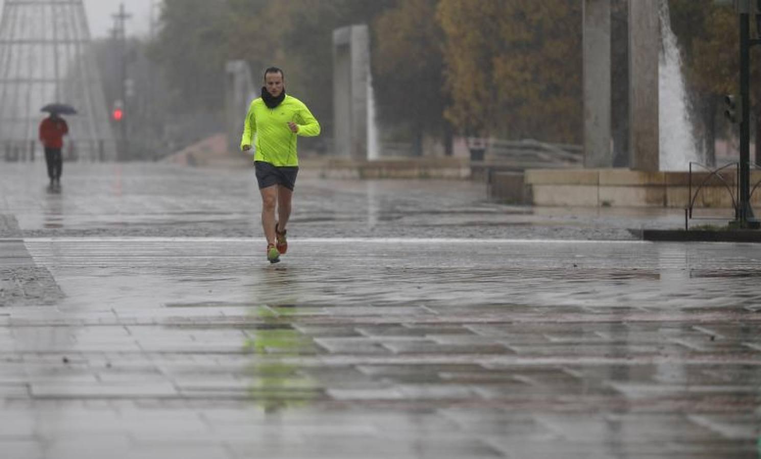 Los corredores que desafían al frío de Córdoba, en imágenes