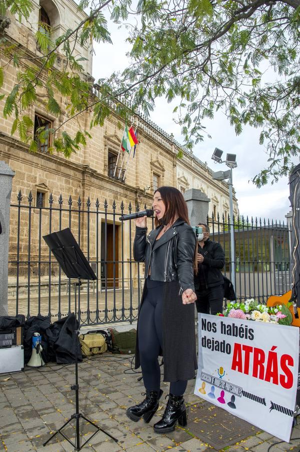En imágenes, la protesta de los trabajadores del sector cultural en Sevilla