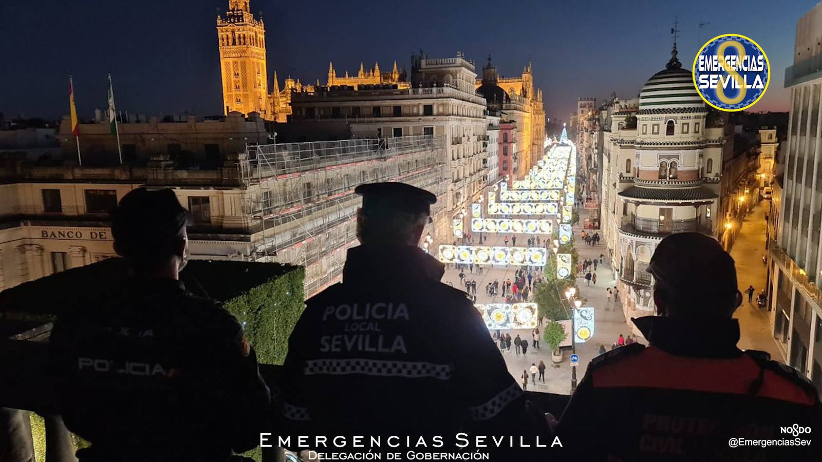 La Policía Local de Sevilla controla las aglomeraciones por Navidad en el Centro