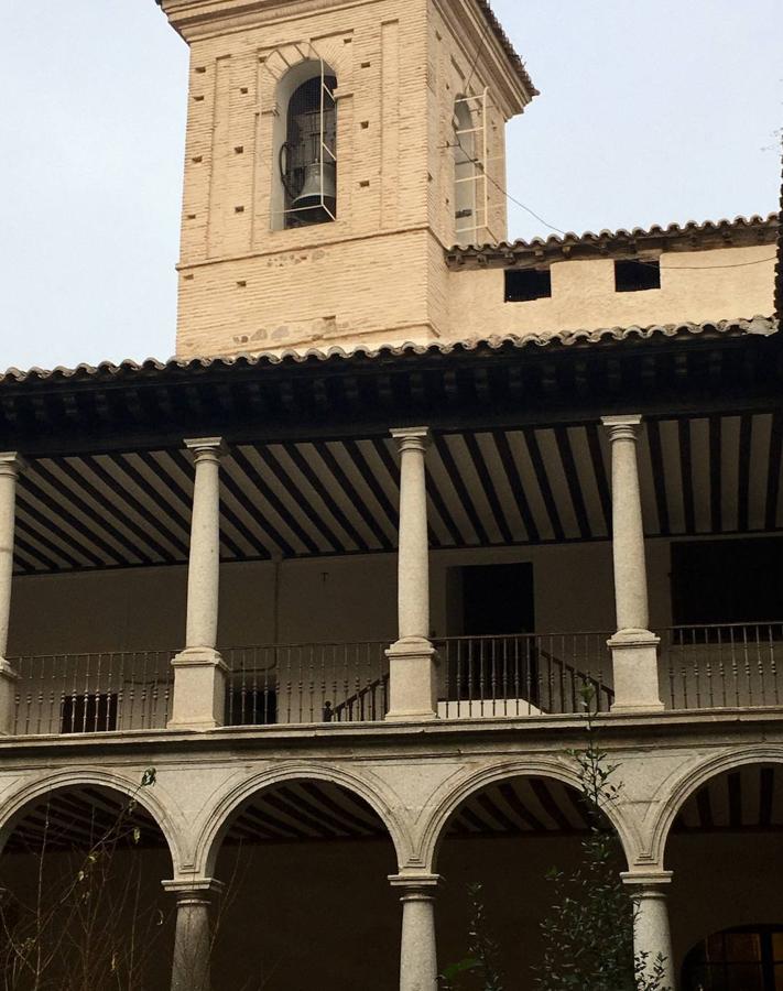 La visita solidaria al convento de San Clemente, en imágenes