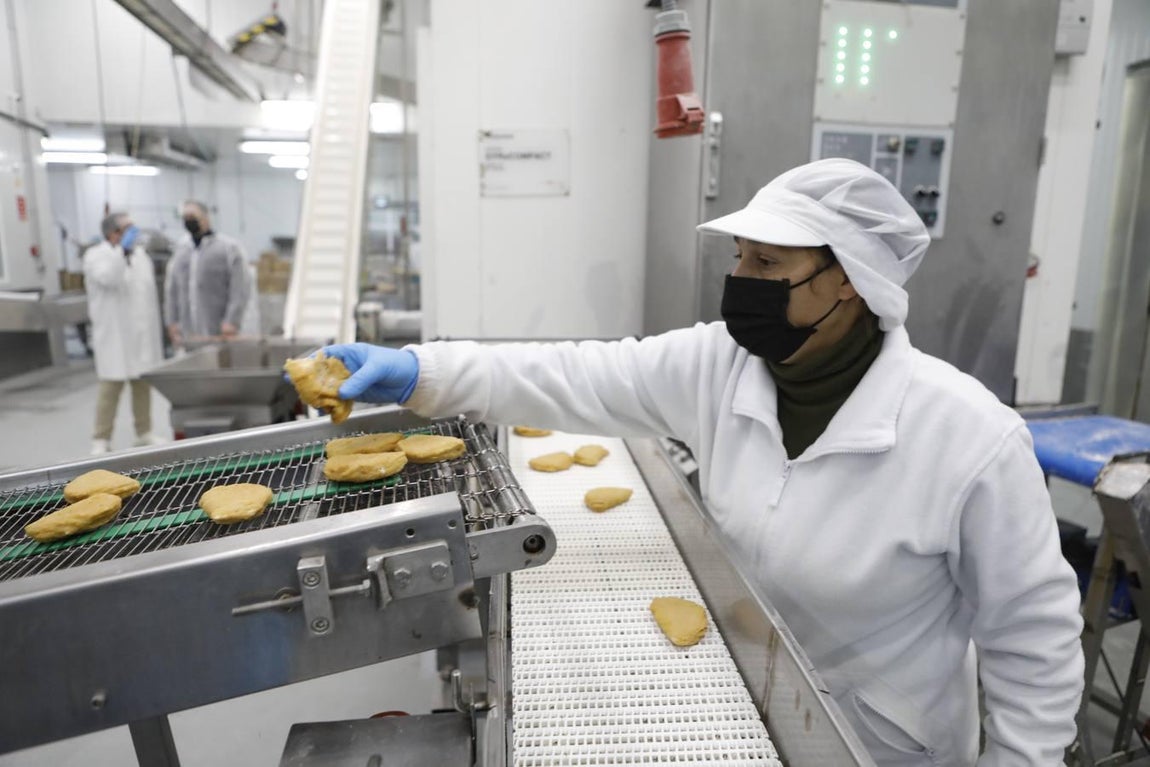 La visita de Bellido a La Perla de Córdoba, en imágenes