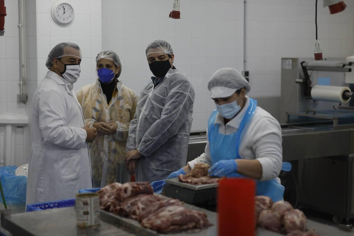 La visita de Bellido a La Perla de Córdoba, en imágenes