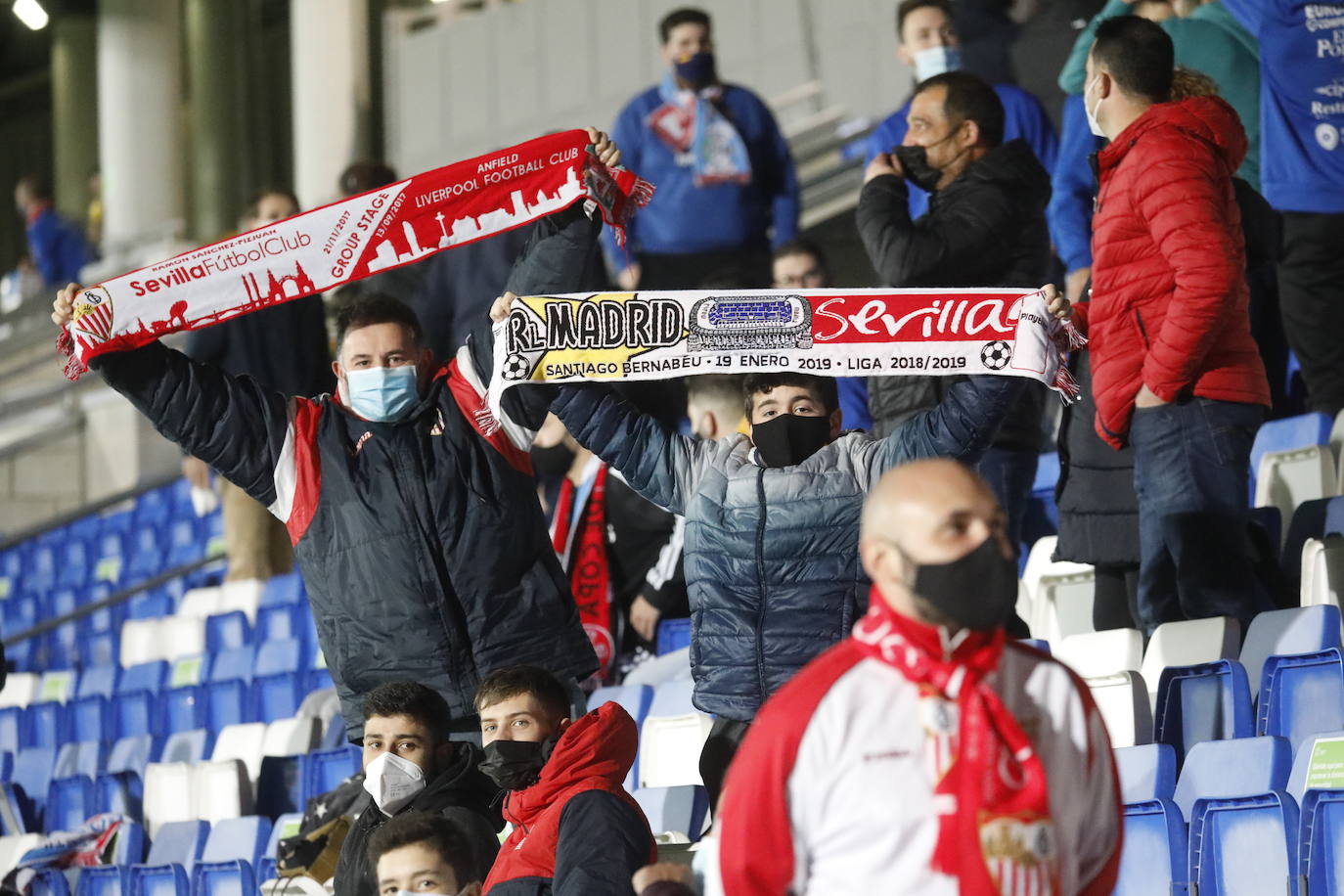 El ambientazo de la grada en el Ciudad de Lucena-Sevilla FC, en imágenes