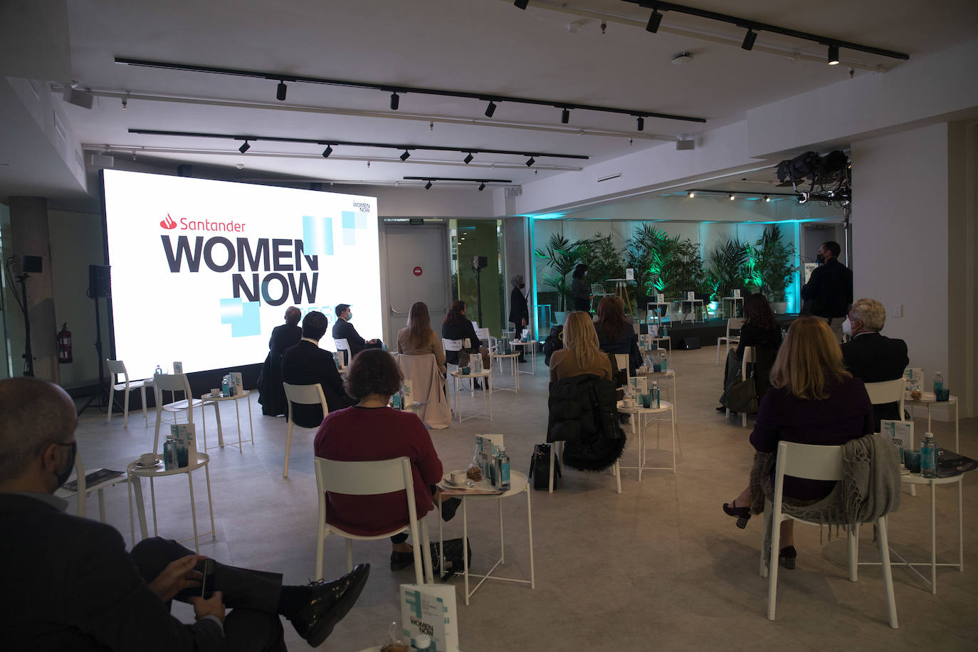 La nueva sede de ABC acogió la primera jornada de conferencias del Santander WomenNOW Reset, con la presencia de numerosas personalidades. 