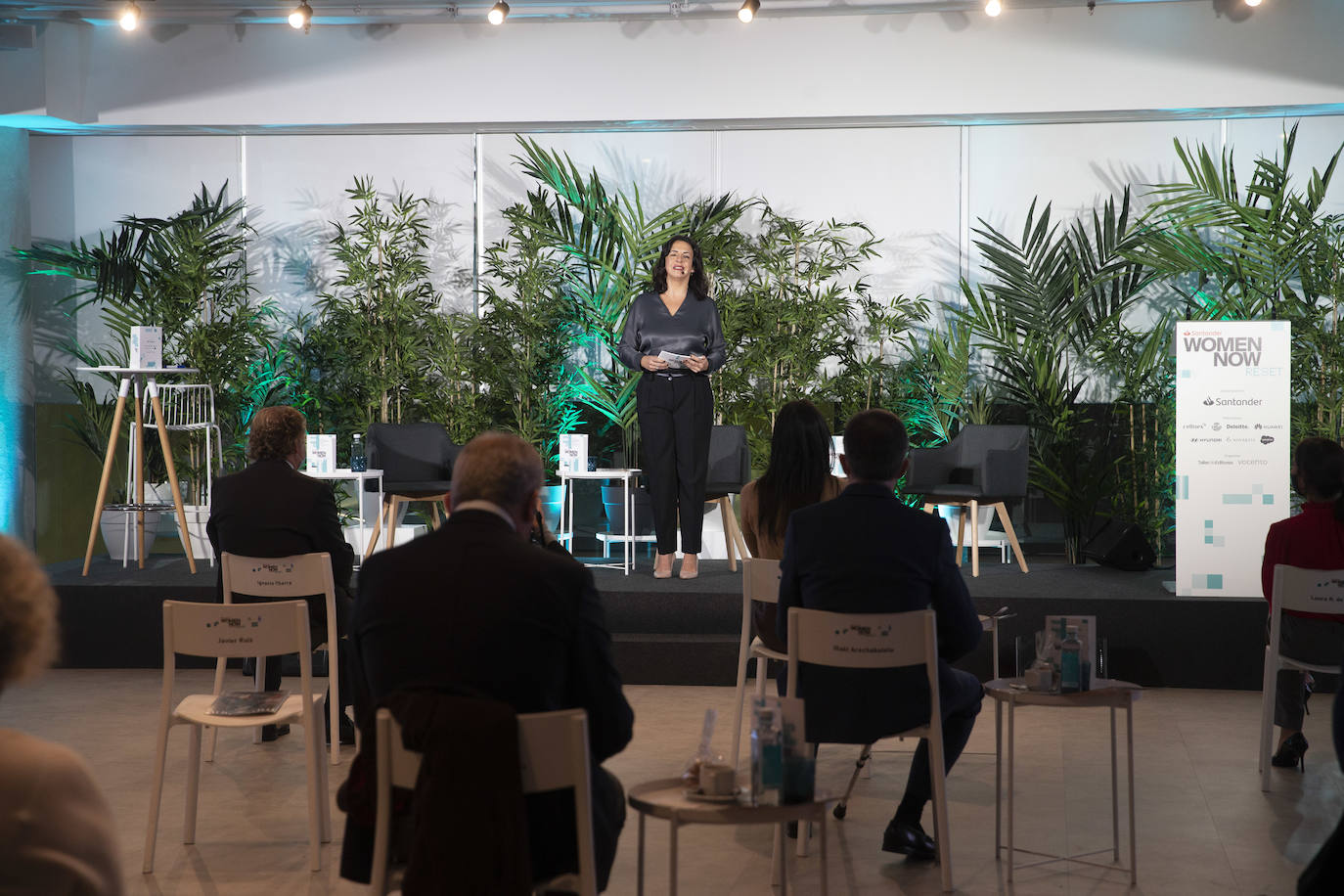 La nueva sede de ABC acogió la primera jornada de conferencias del Santander WomenNOW Reset, con la presencia de numerosas personalidades. 