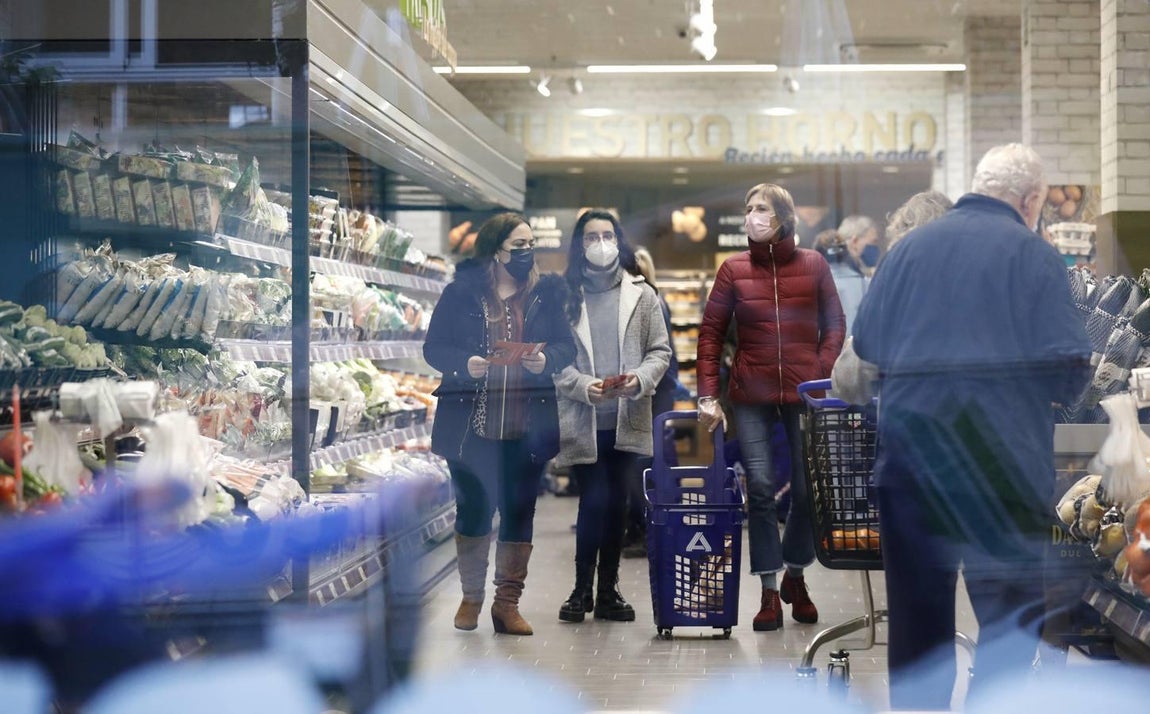 El primer día del Aldi del centro de Córdoba, en imágenes