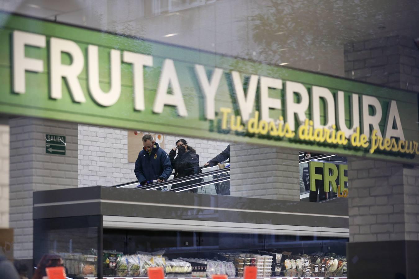 El primer día del Aldi del centro de Córdoba, en imágenes